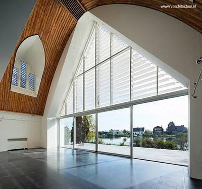 De iglesia a casa moderna estilo Contemporáneo