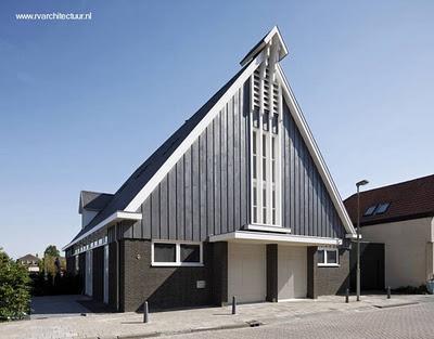 De iglesia a casa moderna estilo Contemporáneo