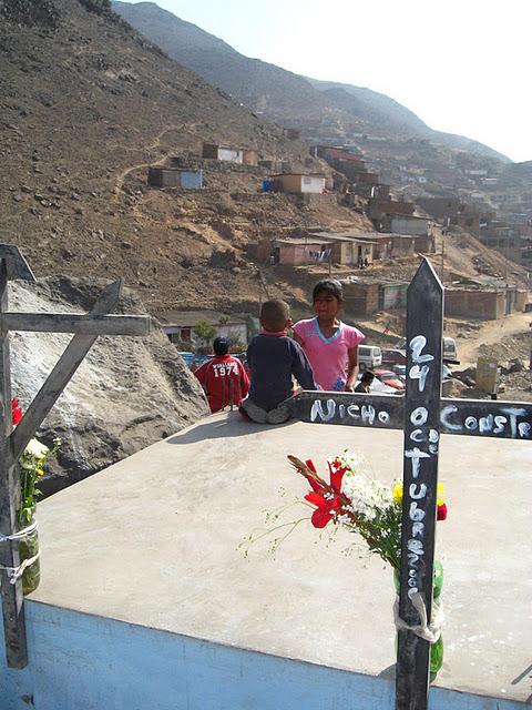 DIA DE LOS MUERTOS EN PERU II : EL CEMENTERIO (1ERA PARTE)