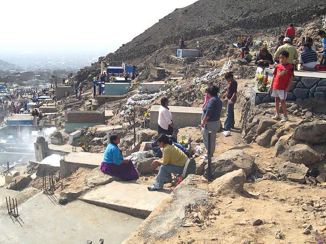 DIA DE LOS MUERTOS EN PERU II : EL CEMENTERIO (1ERA PARTE)
