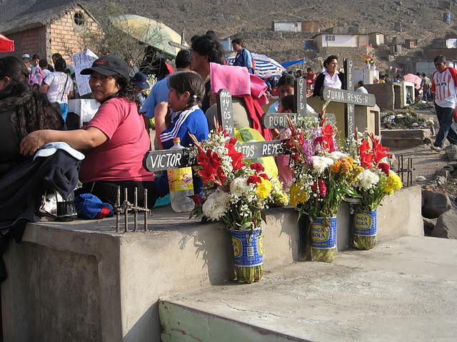 DIA DE LOS MUERTOS EN PERU II : EL CEMENTERIO (1ERA PARTE)