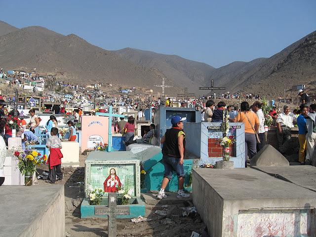 DIA DE LOS MUERTOS EN PERU II : EL CEMENTERIO (1ERA PARTE)