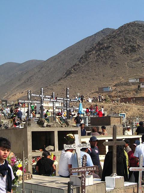 DIA DE LOS MUERTOS EN PERU II : EL CEMENTERIO (1ERA PARTE)