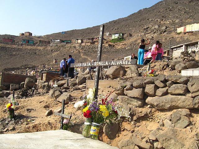 DIA DE LOS MUERTOS EN PERU II : EL CEMENTERIO (1ERA PARTE)