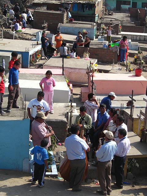 DIA DE LOS MUERTOS EN PERU II : EL CEMENTERIO (1ERA PARTE)