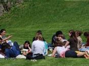 10,9% jóvenes españoles entre años estudia tiene trabajo