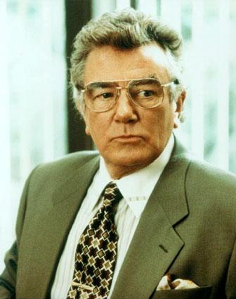 Albert Finney se une a Bond 23