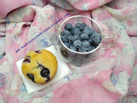 PETITS GÂTEAUX AUX BLEUETS / BLUEBERRY MUFFINS / MAGDALENAS DE ARÁNDANOS / مافن بالتوت الازرق