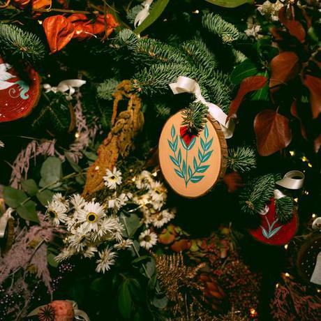 EL HOTEL THE MADRID EDITION CELEBRA SU PRIMERA NAVIDAD CON UN ÁRBOL DISEÑADO POR LA ARTISTA BRIANDA FITZ-JAMES STUART