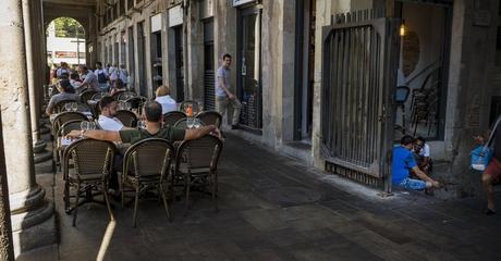 Se adelanta una hora el cierre en terrazas de Ciutat Vella