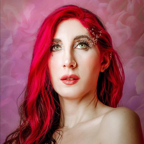 JADE presenta su primer EP de4f549a-ffd5-6558-25a6-c8f7d26b9a9d