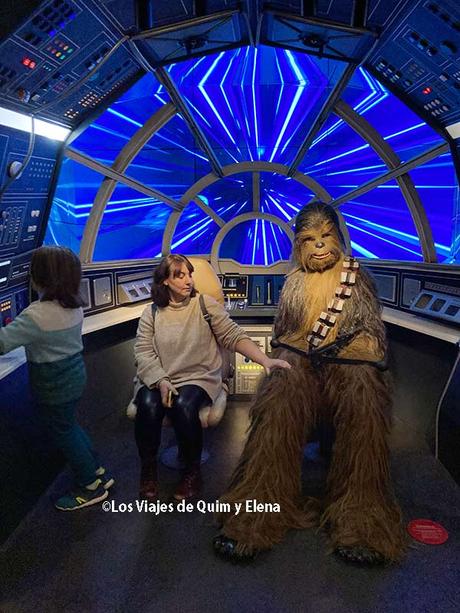 Elena y Éric con Chewbacca