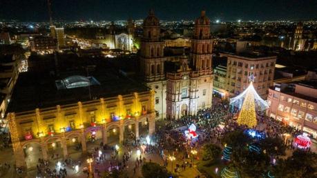 Gobierno Municipal realiza el encendido de árbol en Plaza de las Armas