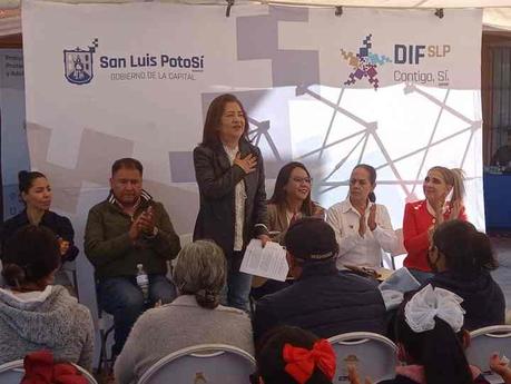 DIF Municipal entrega apoyos a población vulnerable de La Pila