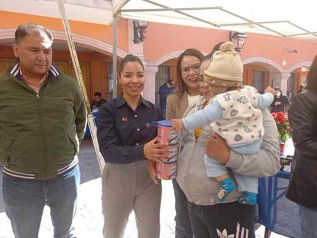 DIF Municipal entrega apoyos a población vulnerable de La Pila