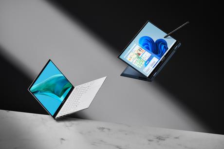 Zenbook S_UM5302_UP5302_Scenario photo_Family cut