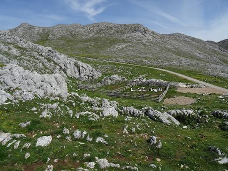 L´Ortigosu-La Cobertoria-La Mozquetona-Peña Escrita (o La Pena la Bizarrera)-Los Veneros