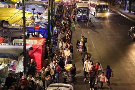 Retraso en concierto de Bad Bunny por miles de boletos clonados; acusan a Ticketmaster de fraude