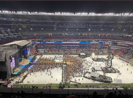 Retraso en concierto de Bad Bunny por miles de boletos clonados; acusan a Ticketmaster de fraude