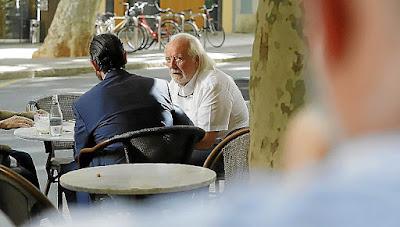 En Mallorca, la Fiscalía retira la acusación contra Cursach “por falta de pruebas”… y “Homenaje de Orwell a Cataluña”. En Mallorca, la Fiscalía retira la acusación contra Cursach “por falta de pruebas”… y “Homenaje de Orwell a Cataluña”.