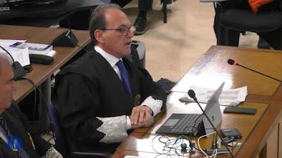 En Mallorca, la Fiscalía retira la acusación contra Cursach “por falta de pruebas”… y “Homenaje de Orwell a Cataluña”. En Mallorca, la Fiscalía retira la acusación contra Cursach “por falta de pruebas”… y “Homenaje de Orwell a Cataluña”.