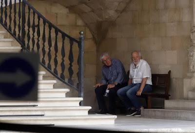 En Mallorca, la Fiscalía retira la acusación contra Cursach “por falta de pruebas”… y “Homenaje de Orwell a Cataluña”. En Mallorca, la Fiscalía retira la acusación contra Cursach “por falta de pruebas”… y “Homenaje de Orwell a Cataluña”.