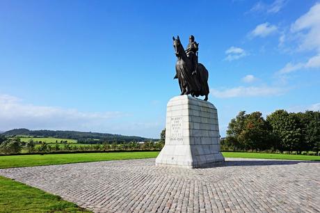 Estatua de Robert the Bruce en el lugar de la batalla de Bannockburn