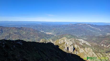 Bajando de Peña Mea por la cara Norte