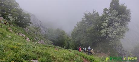 Bajando de Peña Mea a Doñango