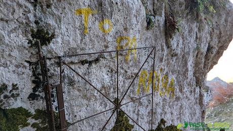 Portilla sobre la Collada Doñango