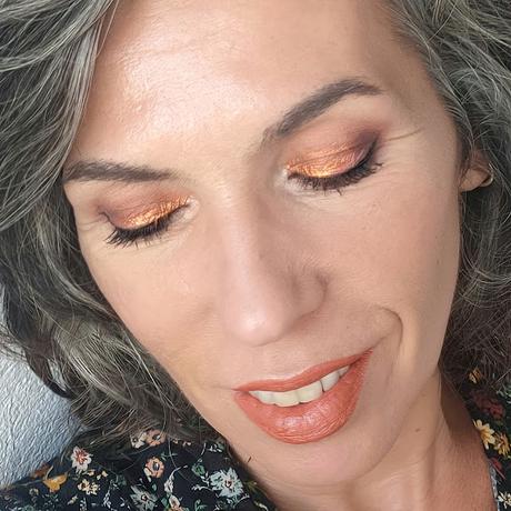 look bronce completo Sombras líquidas BPerfect: Ideas de maquillajes metalizados para navidad. 16