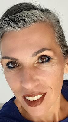 Sombras líquidas BPerfect: Ideas de maquillajes metalizados para navidad. 11