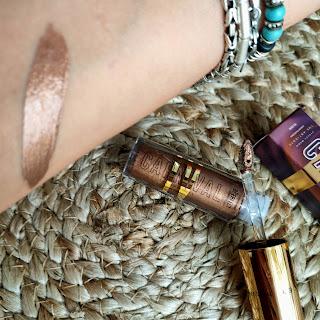 Sombras líquidas BPerfect: Ideas de maquillajes metalizados para navidad. 05