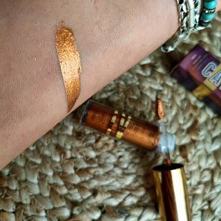 Sombras líquidas BPerfect: Ideas de maquillajes metalizados para navidad. 04