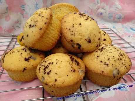 PETITS GÂTEAUX AUX PÉPITES DE CHOCOLAT / CHOCOLATE CHIPS MUFFINS / MAGDALENAS DE CHISPAS DE CHOCOLATE /مافن برقائق الشوكولاتة