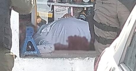 Asesinan a hombre en licorería de la colonia Simón Díaz.