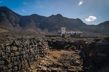 Aislada en un lugar inhóspito