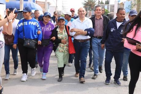 Lleva Enrique Galindo al Aguaje 2000 programas de Vialidades Potosinas y De Corazón mi Casa