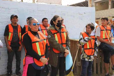 Lleva Enrique Galindo al Aguaje 2000 programas de Vialidades Potosinas y De Corazón mi Casa