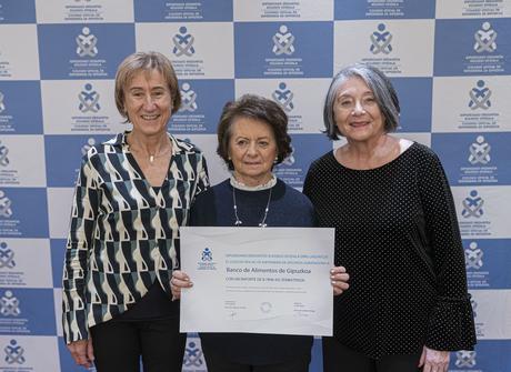 El Colegio de Enfermería de Gipuzkoa entrega sus premios anuales a Begoña Pereiro y Miguel Ángel Moral