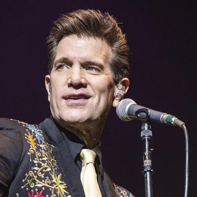 Chris Isaak - Almost christmas (2022)