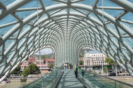 puente-de-la-paz-en-tiflis