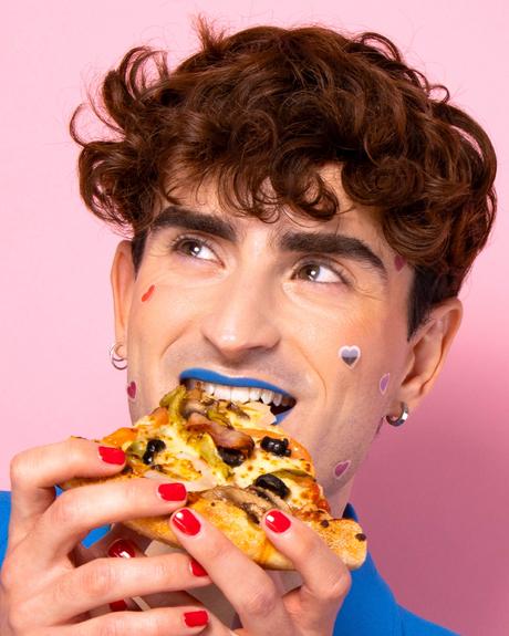 LLEGA EL PRIMER LABIAL A PRUEBA DE PIZZA, DOMINO'S Y KRASH LO HACEN POSIBLE