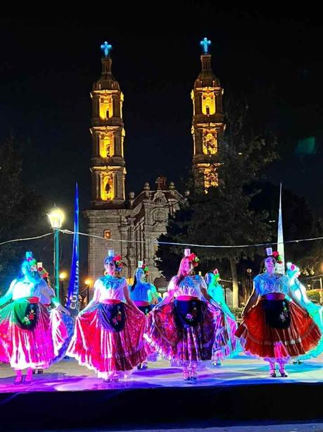 Una gran respuesta del público presente en el evento folklórico “México en Navidad” en la Calzada de Guadalupe