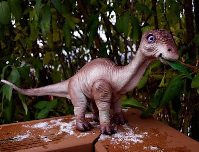 Modelando dinosaurios de arcilla con Jennifer Sloan