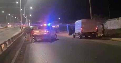 Arrojan cadáver de hombre en la lateral de Anillo Periférico Norte