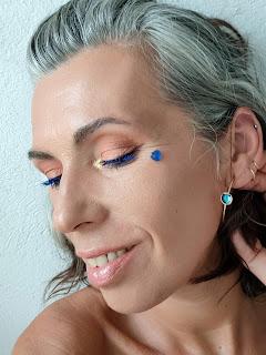 Tendencias de otoño/invierno 2022: Maquillajes con apliques para estas fiestas 11