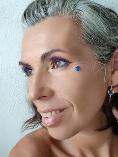 Tendencias de otoño/invierno 2022: Maquillajes con apliques para estas fiestas 12