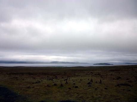 Extraños montículos de piedra cerca del lago Pingvallavatn | Islandia