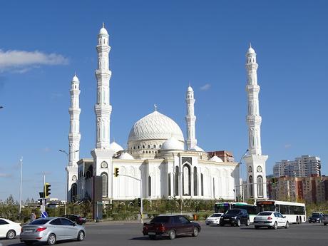 KAZAJISTÁN: NURSULTÁN, UNA CAPITAL DESCOMUNAL KAZAJISTÁN: NURSULTÁN, UNA CAPITAL DESCOMUNAL